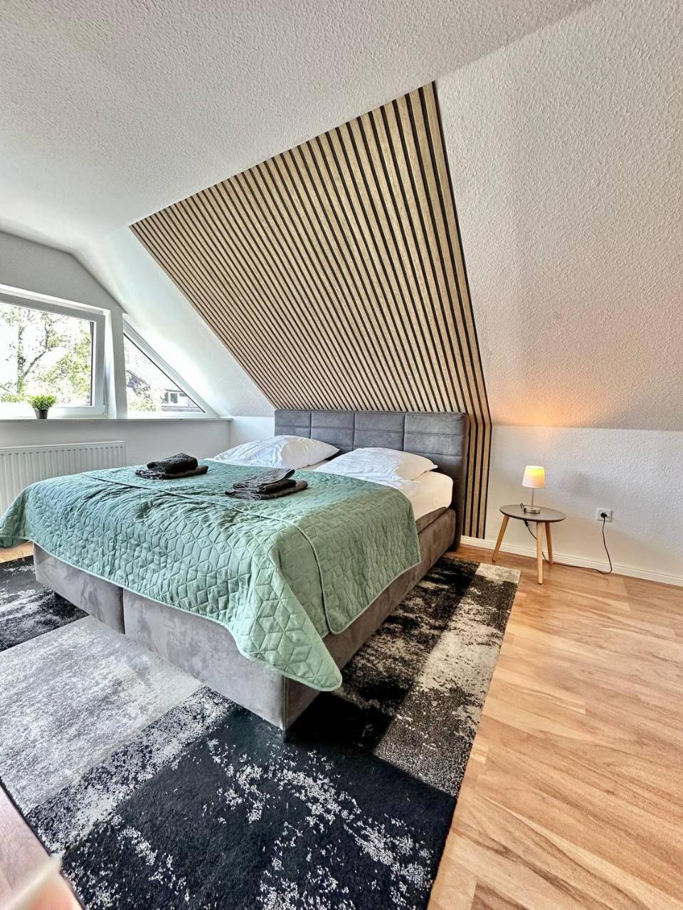 Grosses City-Ferienhaus Mit Terrasse, Grill Und Parkplatz F19 Oldenburg Exterior photo