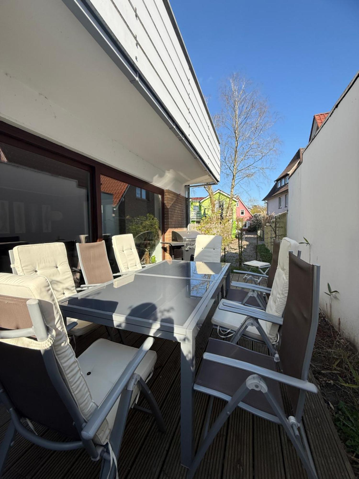 Grosses City-Ferienhaus Mit Terrasse, Grill Und Parkplatz F19 Oldenburg Exterior photo